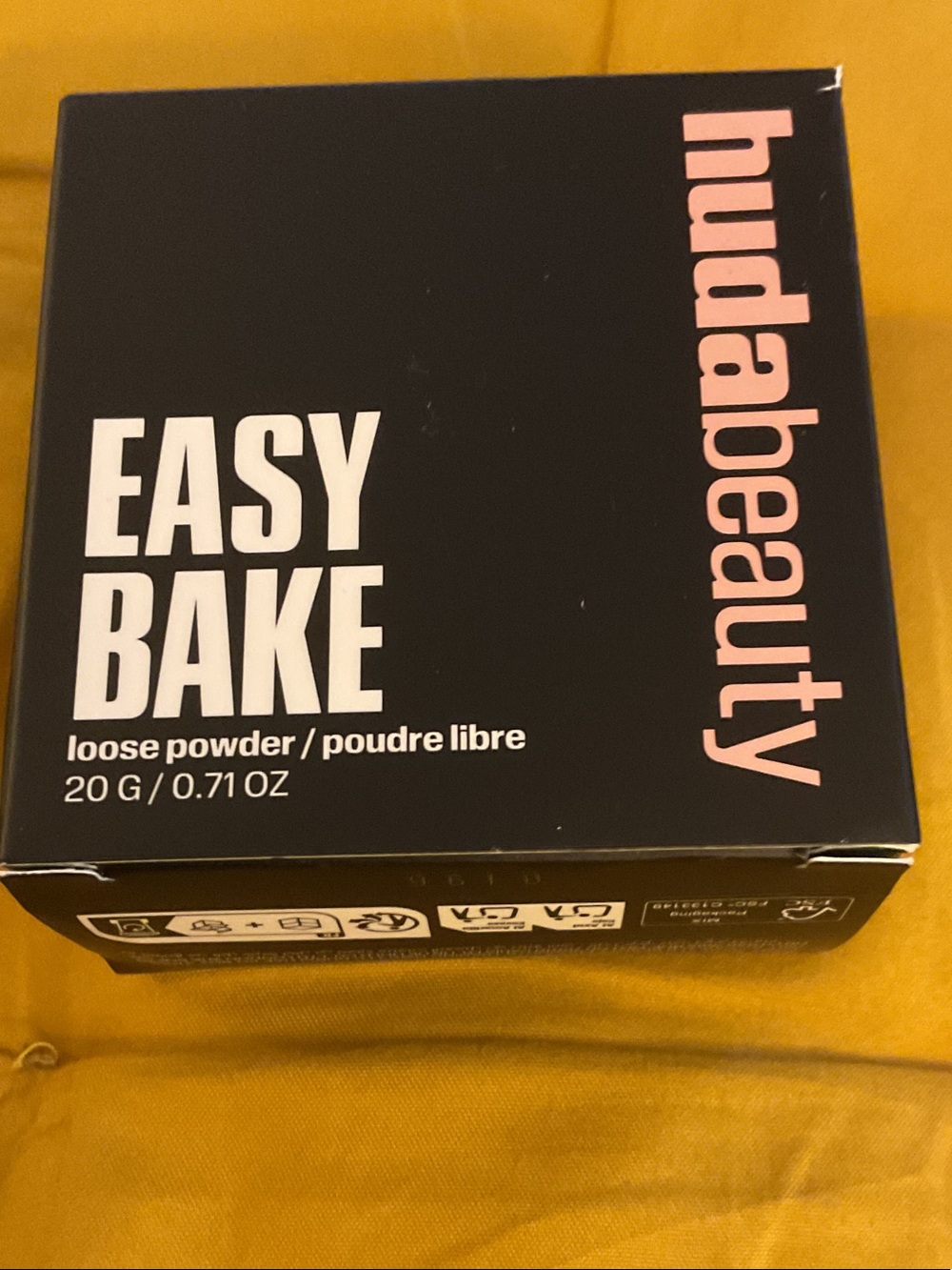 HUDA BEAUTY Easy Bake Loose Powder — Matcha Milk Cake